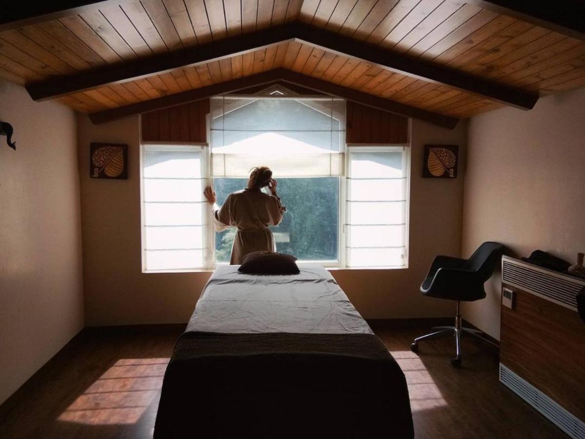 Royal Tulip Luxury Hotel, Kufri, Shimla Buitenkant foto