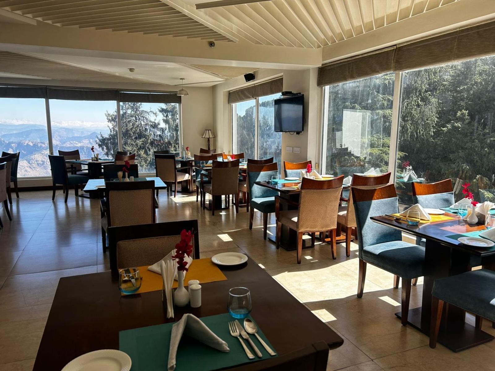 Royal Tulip Luxury Hotel, Kufri, Shimla Buitenkant foto