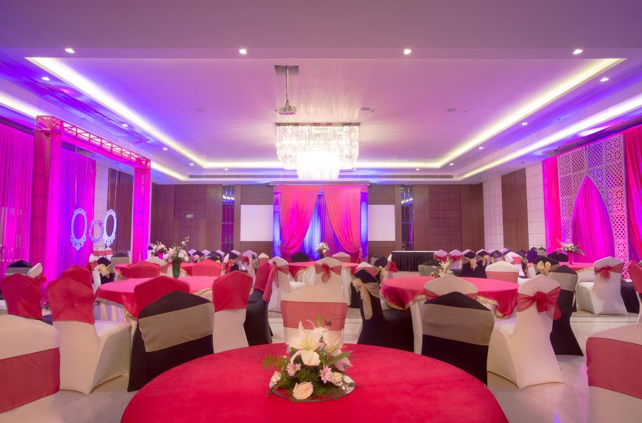 Royal Tulip Luxury Hotel, Kufri, Shimla Buitenkant foto