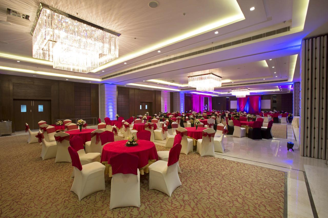 Royal Tulip Luxury Hotel, Kufri, Shimla Buitenkant foto